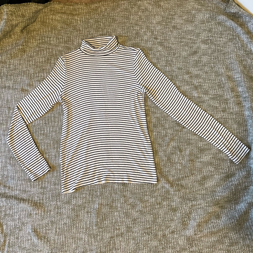 *SOLD* american eagle long sleeve